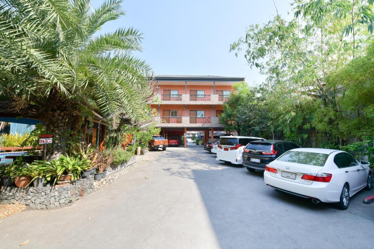 Oyo 549 Maesri Resort Pattaya Buitenkant foto